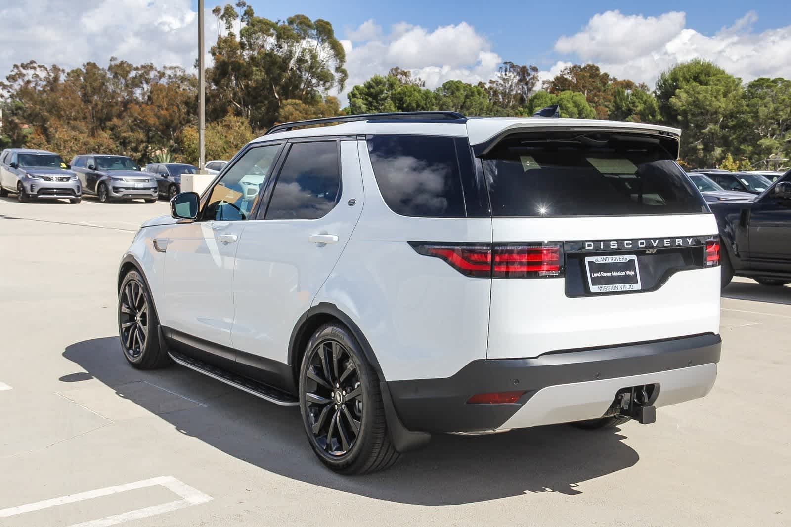 2026 Land Rover Discovery S photo 4