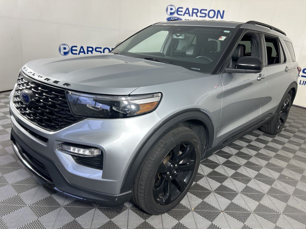 2022 Ford Explorer ST-LINE's photo