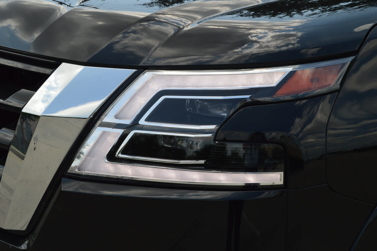 2024 Nissan Armada SL photo 4