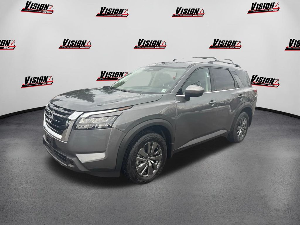2025 Nissan Pathfinder SV's photo