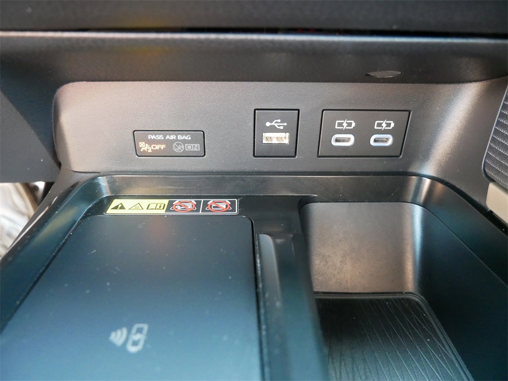 2025 Toyota Camry SE photo 27