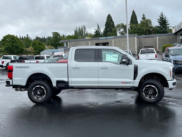 2025 Ford F-350 Lariat photo 4