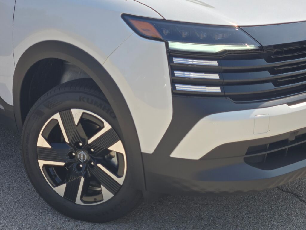 2025 Nissan Kicks SV photo 3
