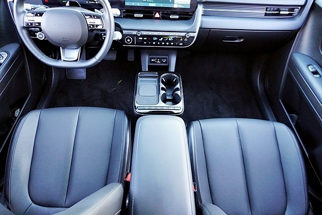 Used 2025 White Hyundai SEL image 19