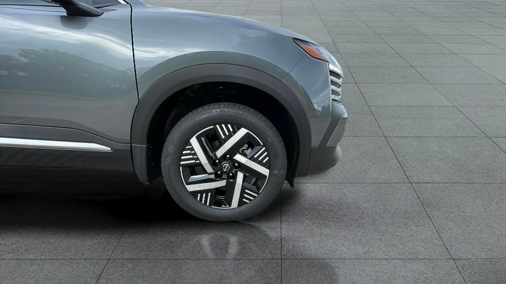 2025 Nissan Kicks SV photo 16