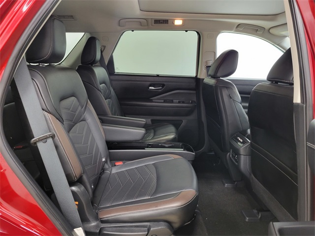 2023 Nissan Pathfinder Platinum photo 13