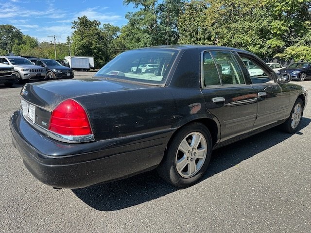 2011 Ford Crown Victoria LX photo 3