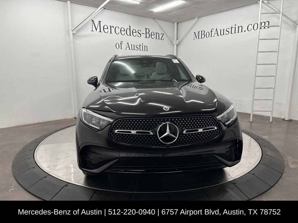 2024 Mercedes Benz GLC 4MATIC 300 photo 2