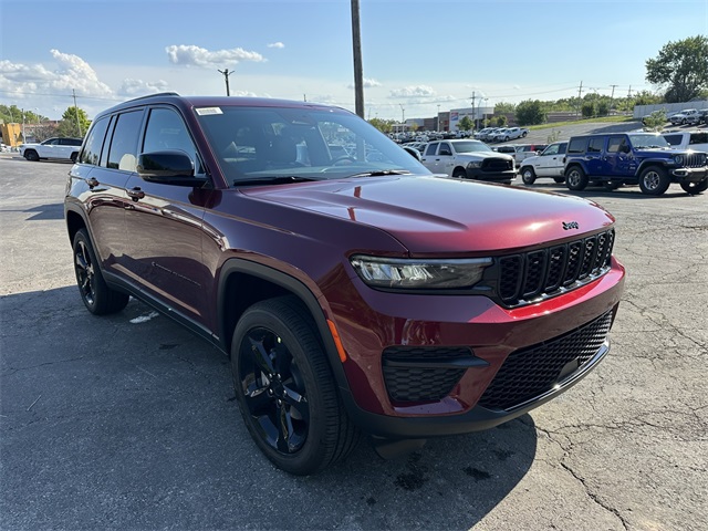 2025 Jeep Cherokee Altitude photo 4
