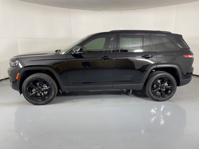 2025 Jeep Grand Cherokee Laredo Altitude photo 4