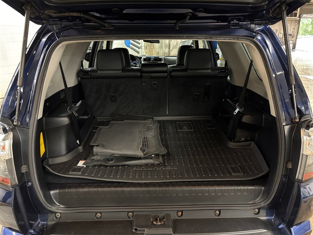 2017 Toyota 4Runner SR5 Premium photo 16