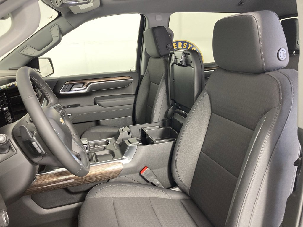 2026 Chevrolet Silverado 1500 LT photo 9