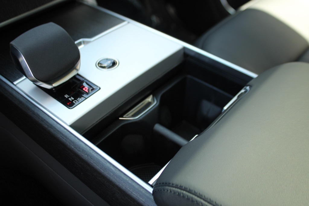2024 Land Rover Range Rover SE photo 19