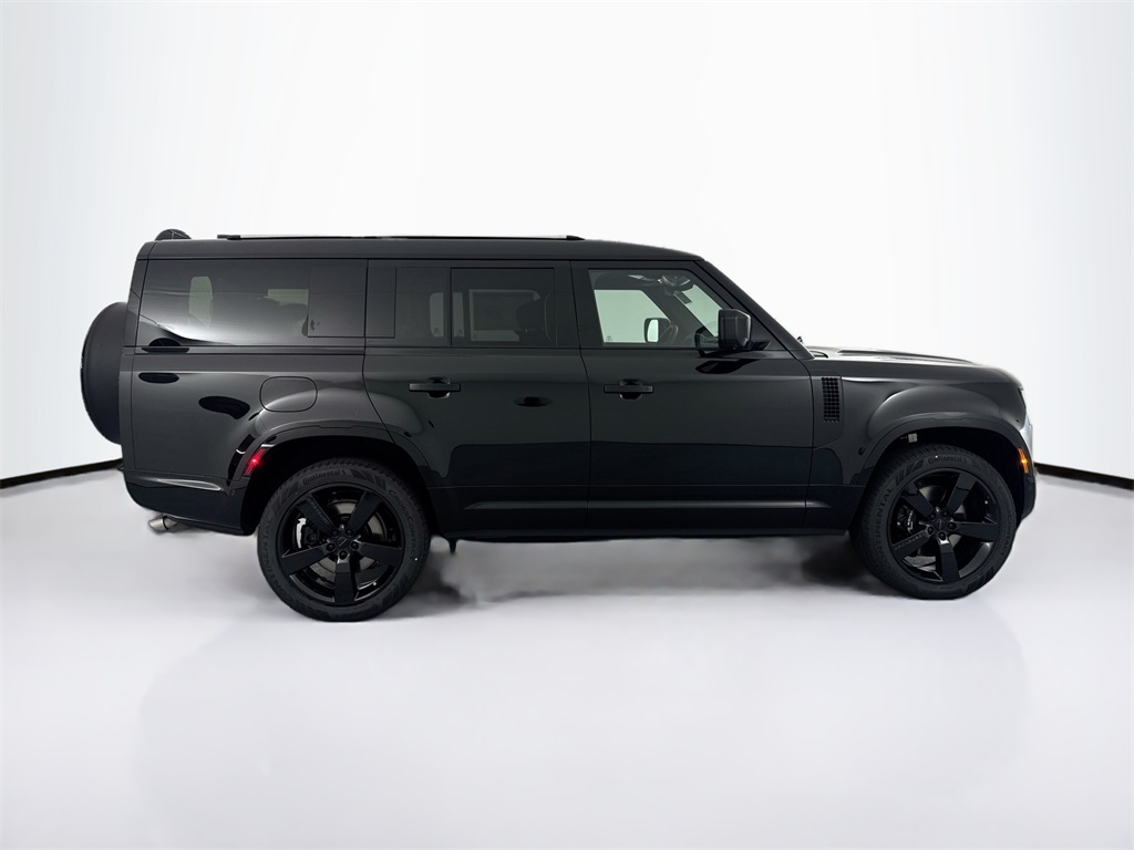 2026 Land Rover Defender V8 photo 4