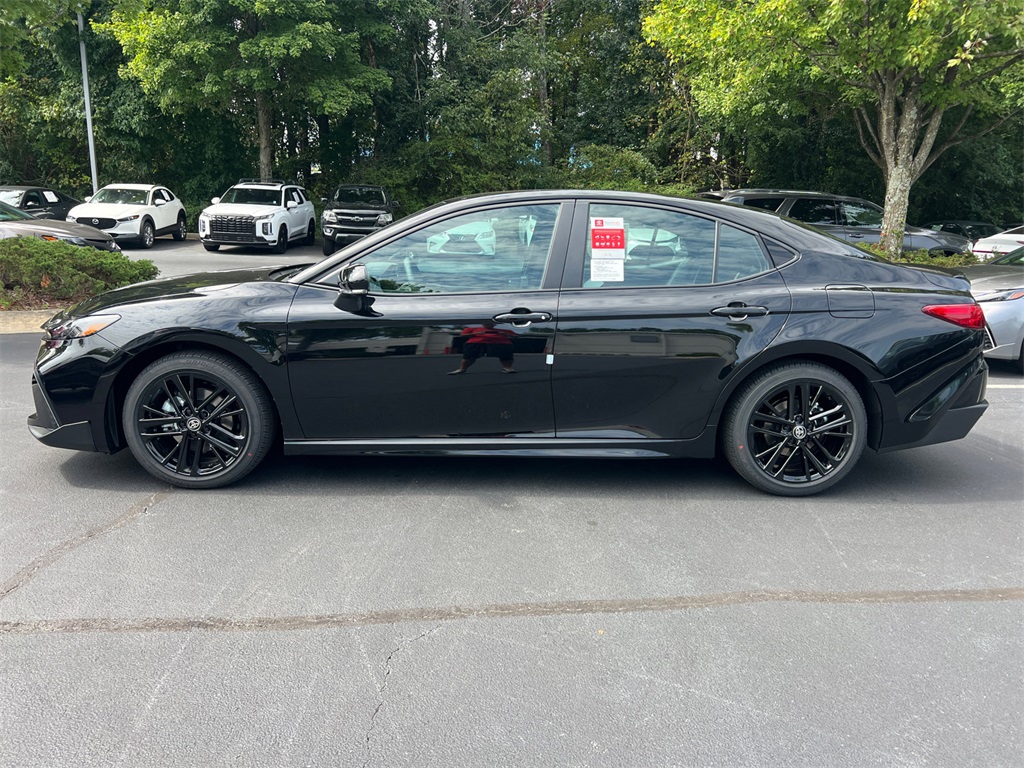 2025 Toyota Camry SE photo 6