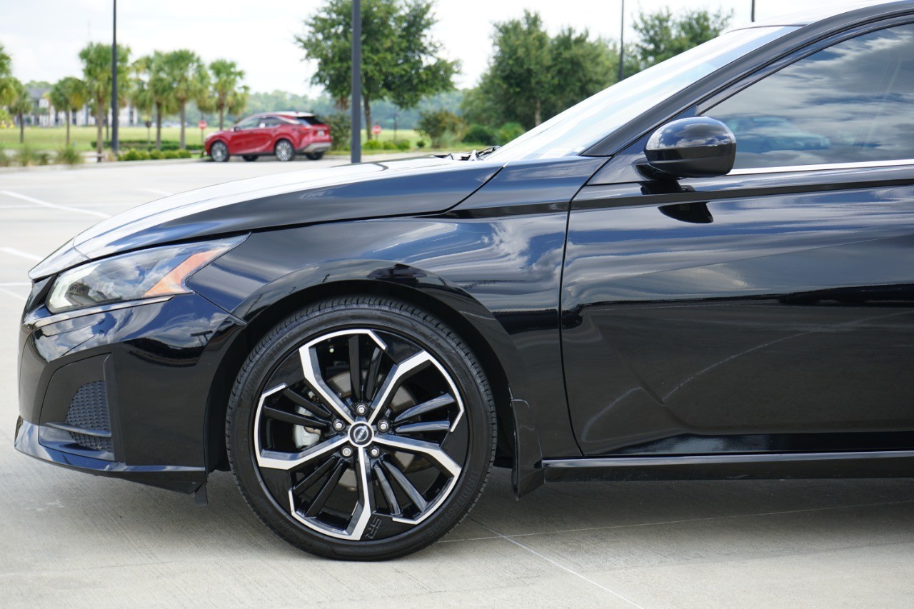 2023 Nissan Altima SR photo 10