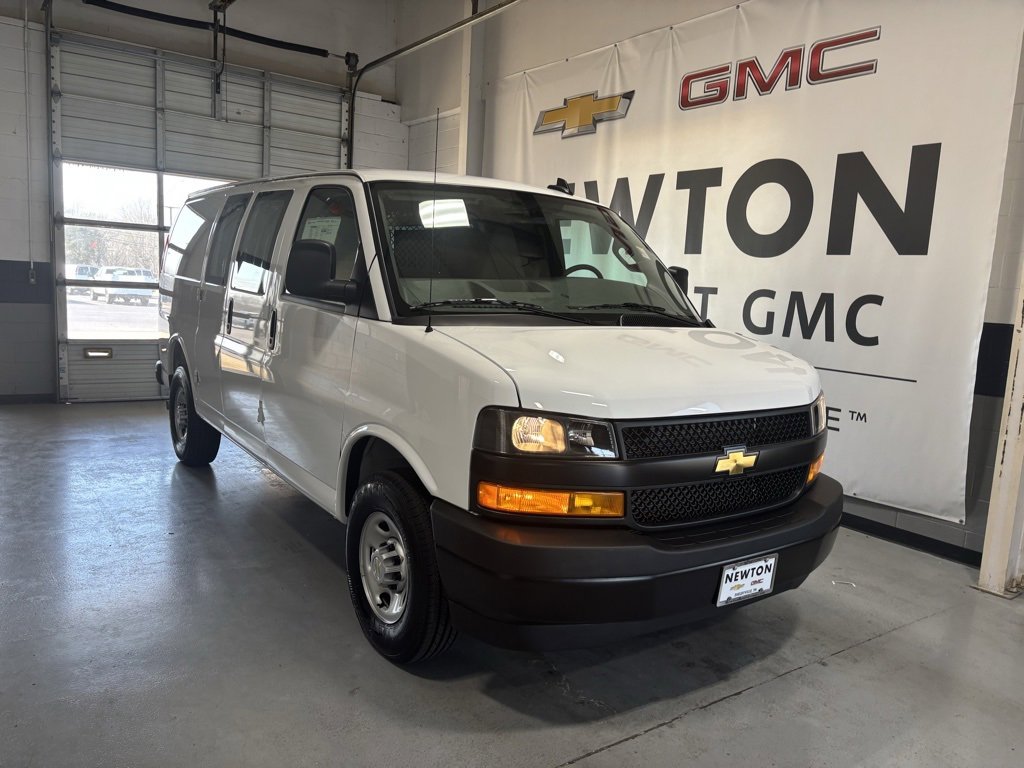 2025 Chevrolet Express Cargo 2500 photo 2