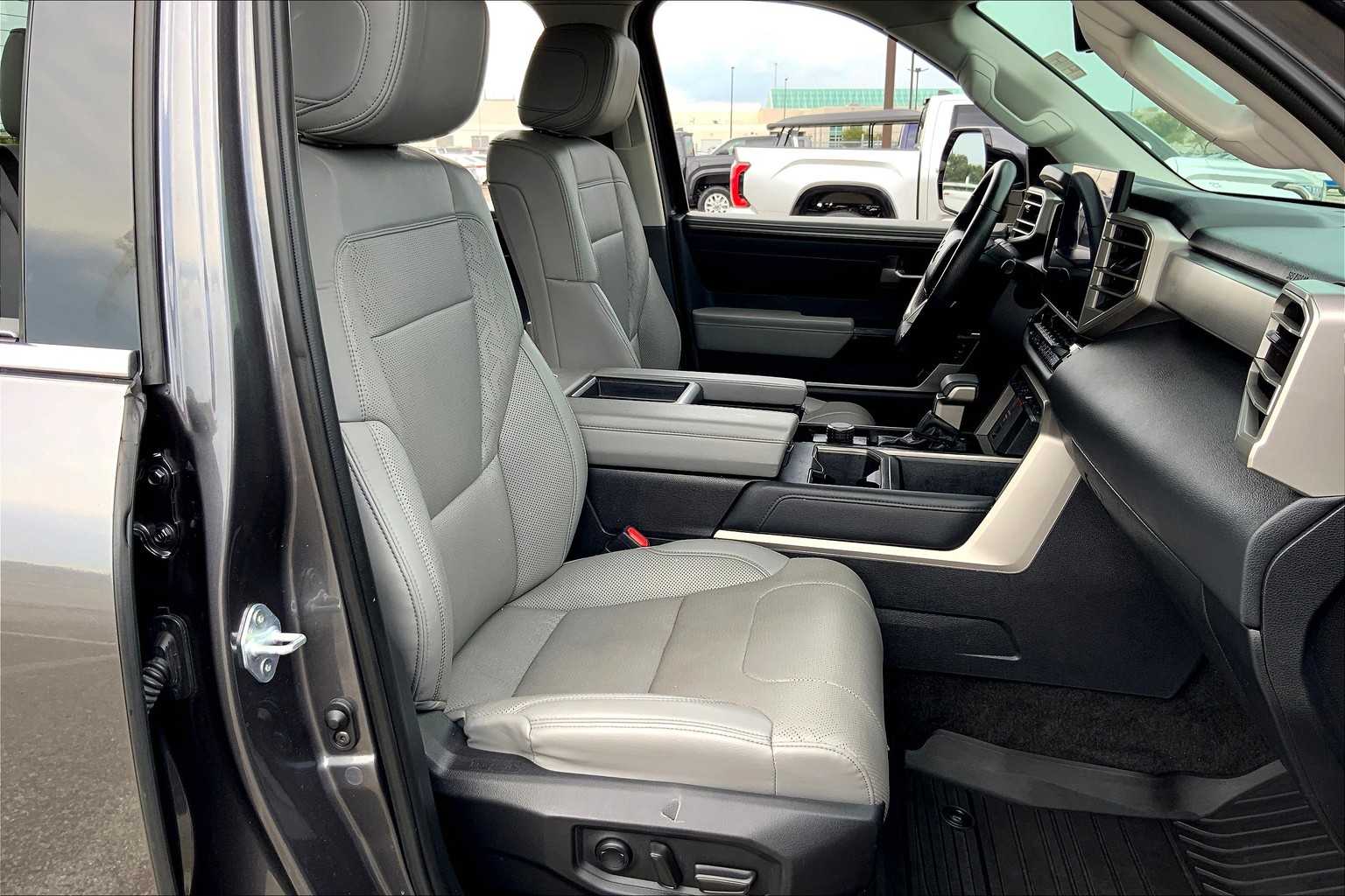 2022 Toyota Tundra Limited photo 8
