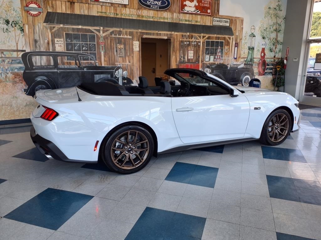 2025 Ford Mustang GT Premium Convertible photo 3