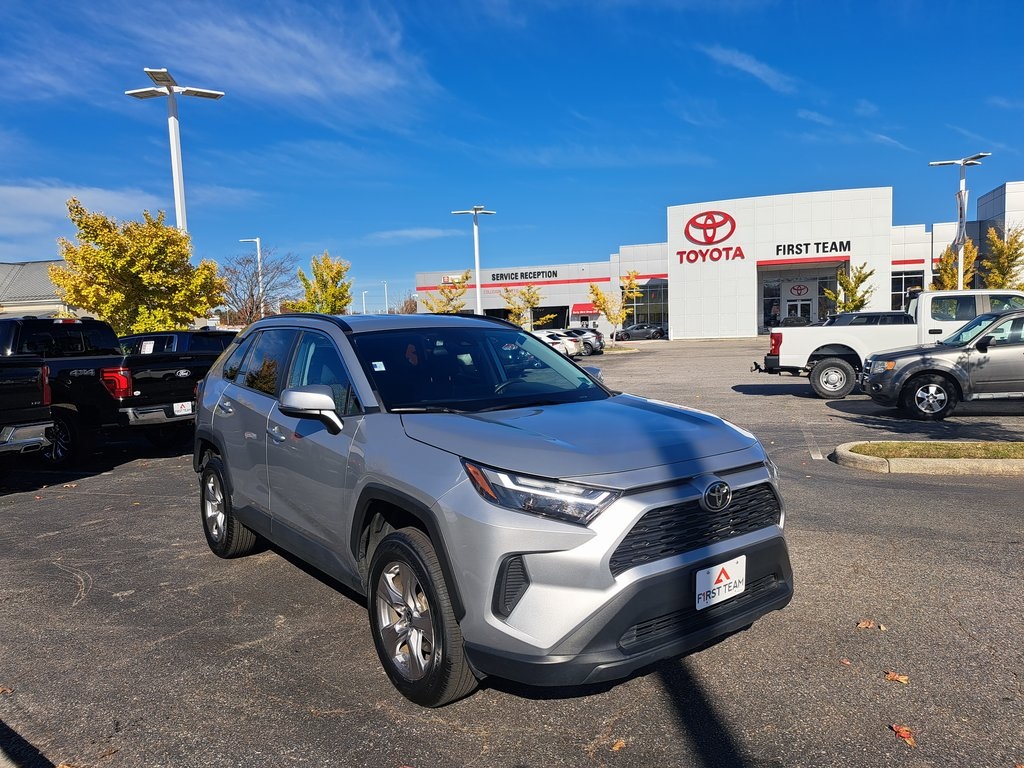 2023 Toyota RAV4 XLE photo 4