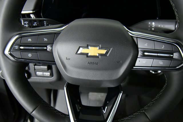 2025 Chevrolet Suburban High Country photo 2