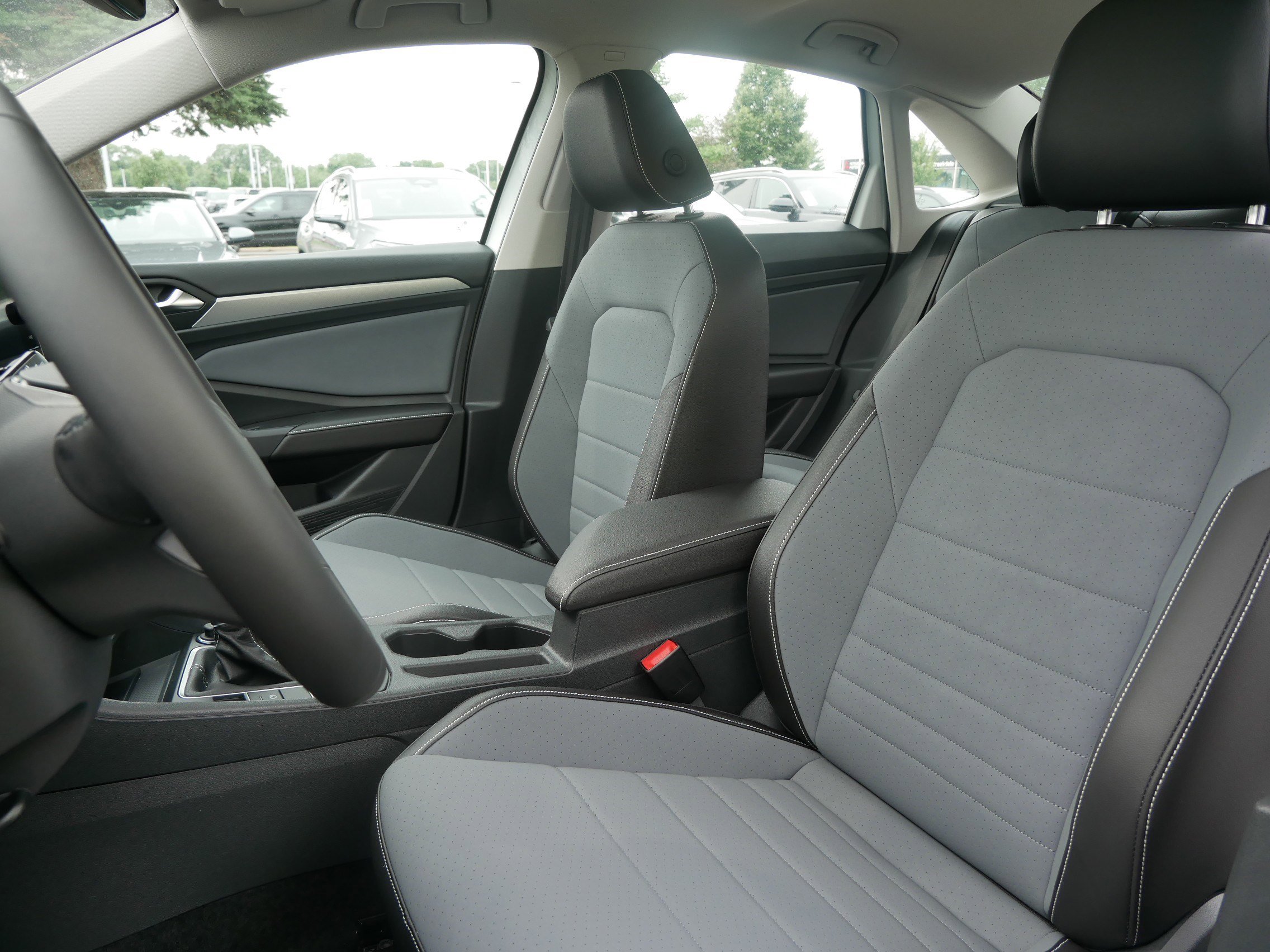 2025 Volkswagen Jetta SE photo 4