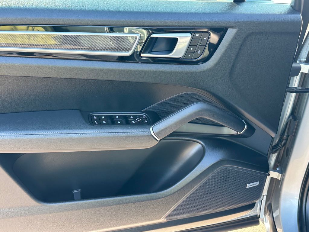 2022 Porsche Cayenne Coupe Base photo 17
