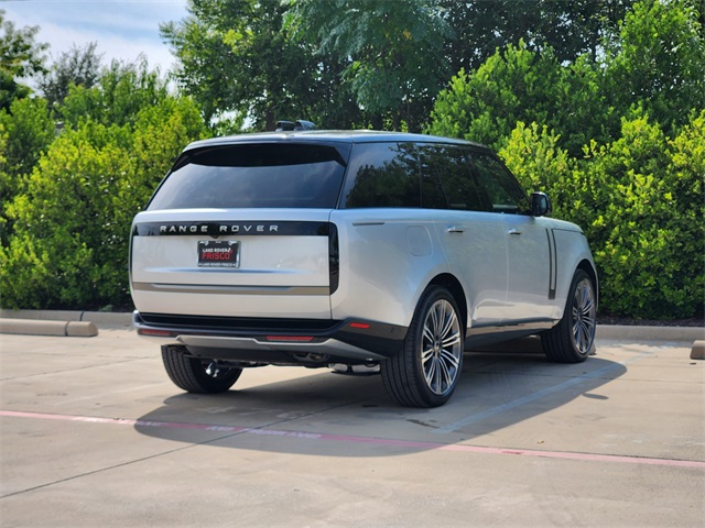2025 Land Rover Range Rover SE photo 3