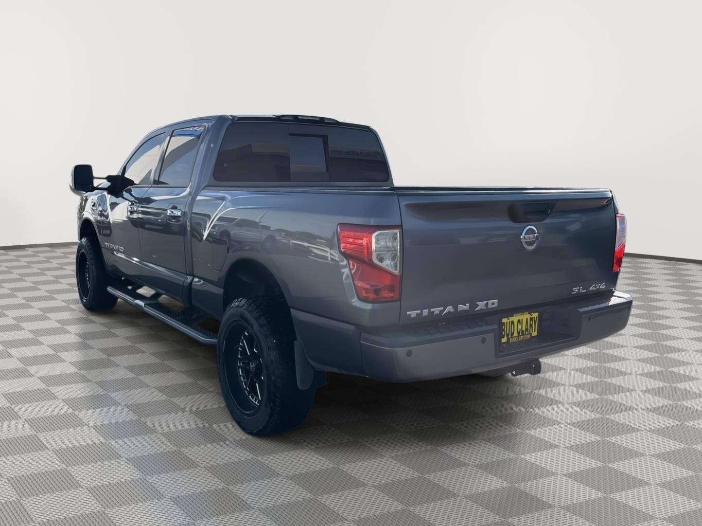2016 Nissan Titan SL photo 3