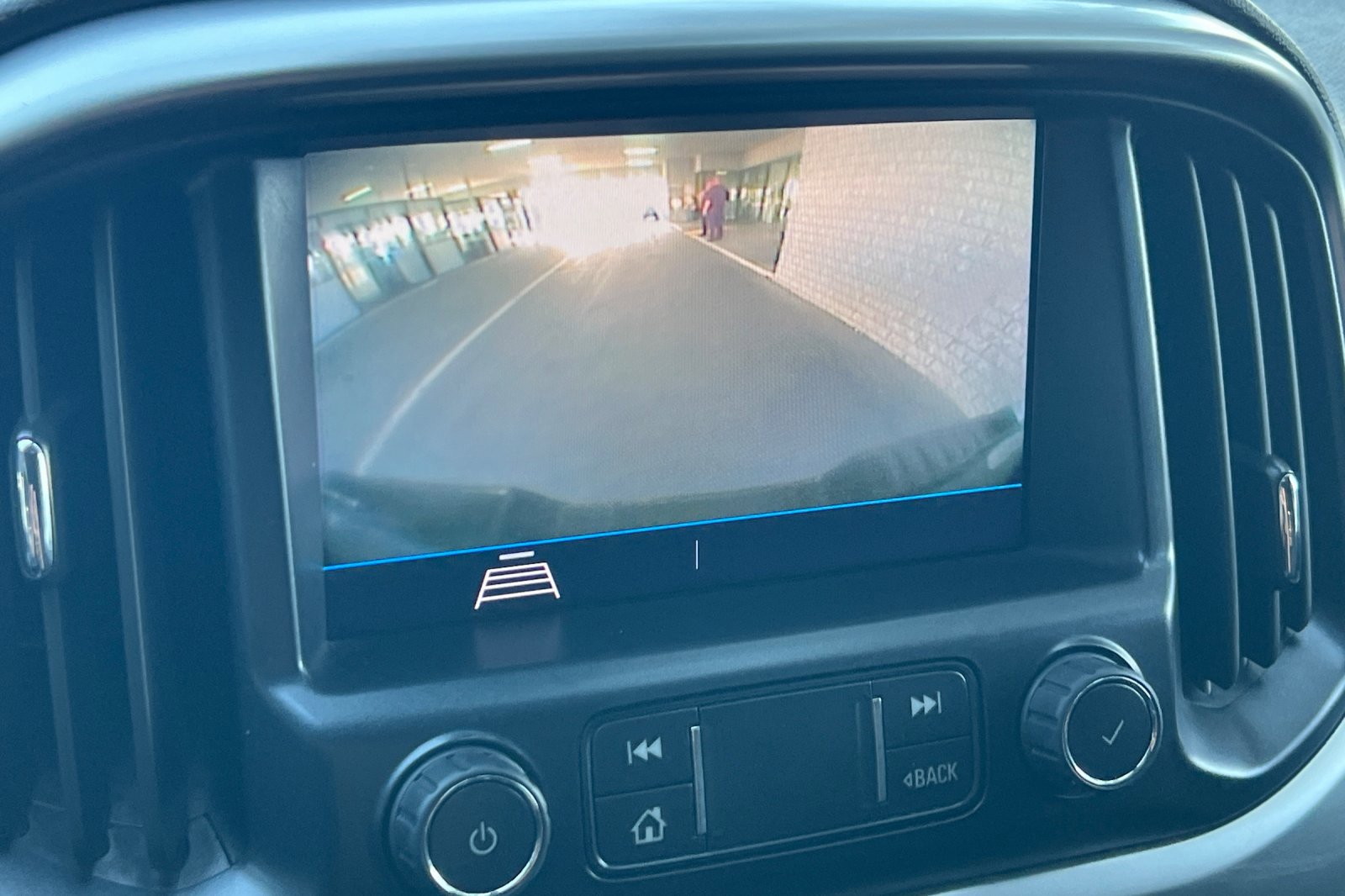 2022 Chevrolet Colorado LT photo 17