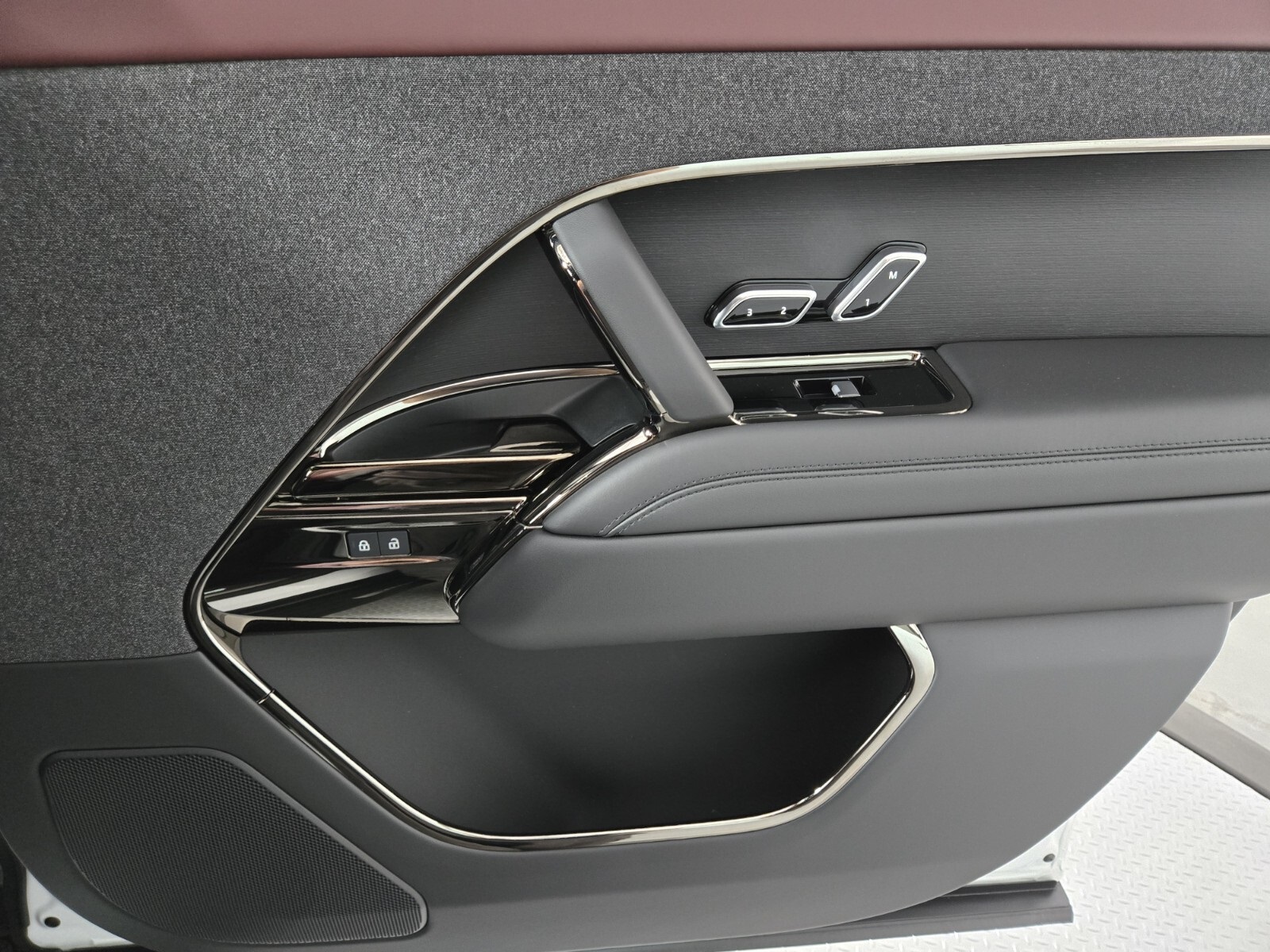 2025 Land Rover Range Rover Sport SE photo 17