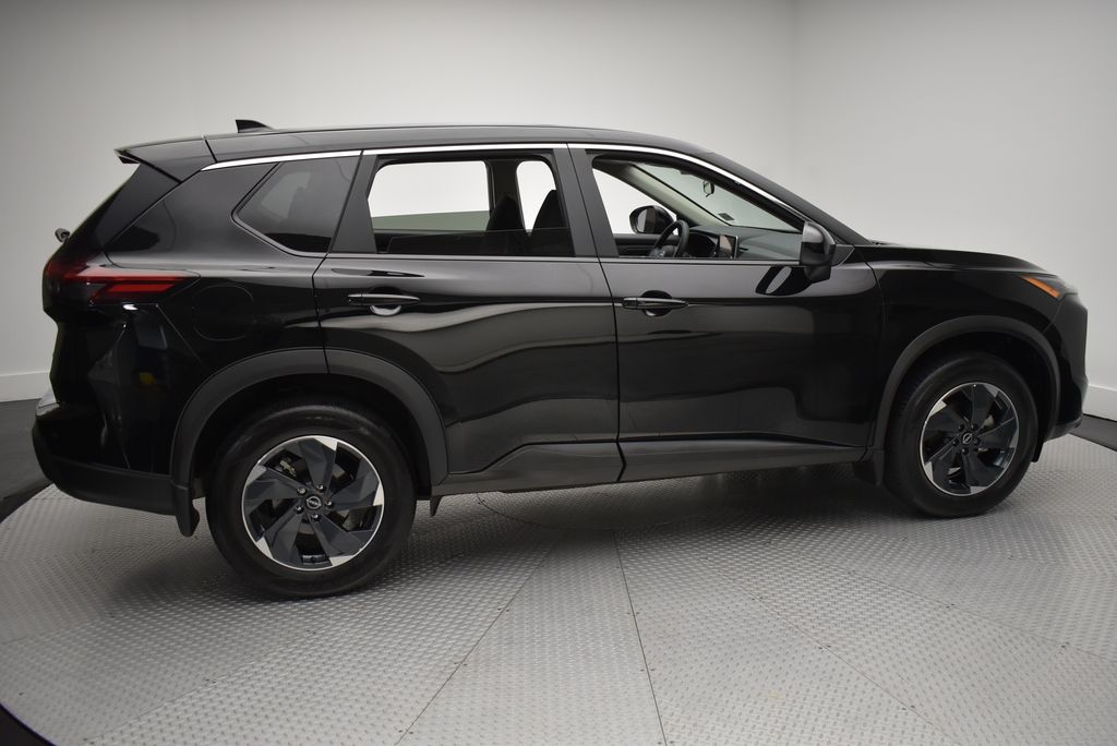 2024 Nissan Rogue SV photo 2