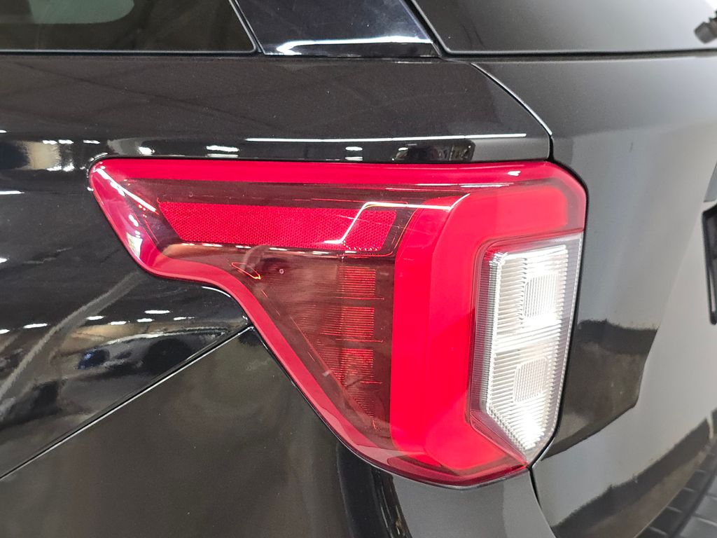 2023 Ford Explorer ST photo 12