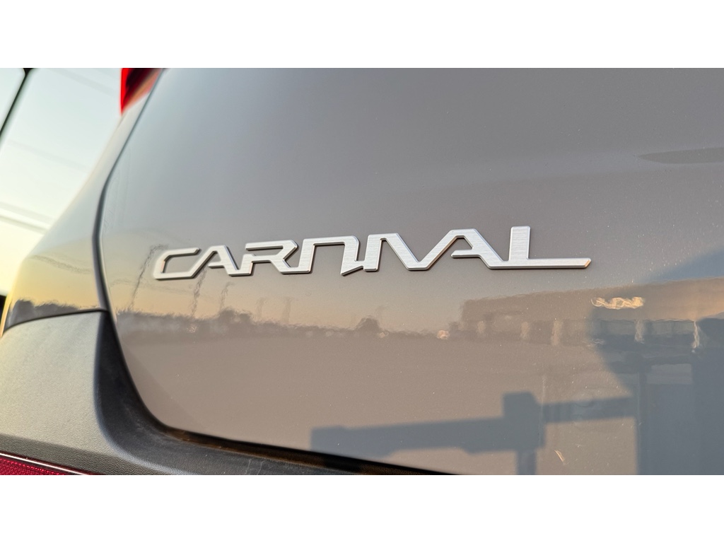 2026 Kia Carnival SX Prestige photo 4