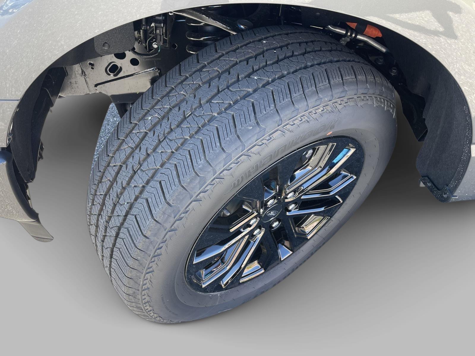 2025 Ford F-150 Lariat photo 3