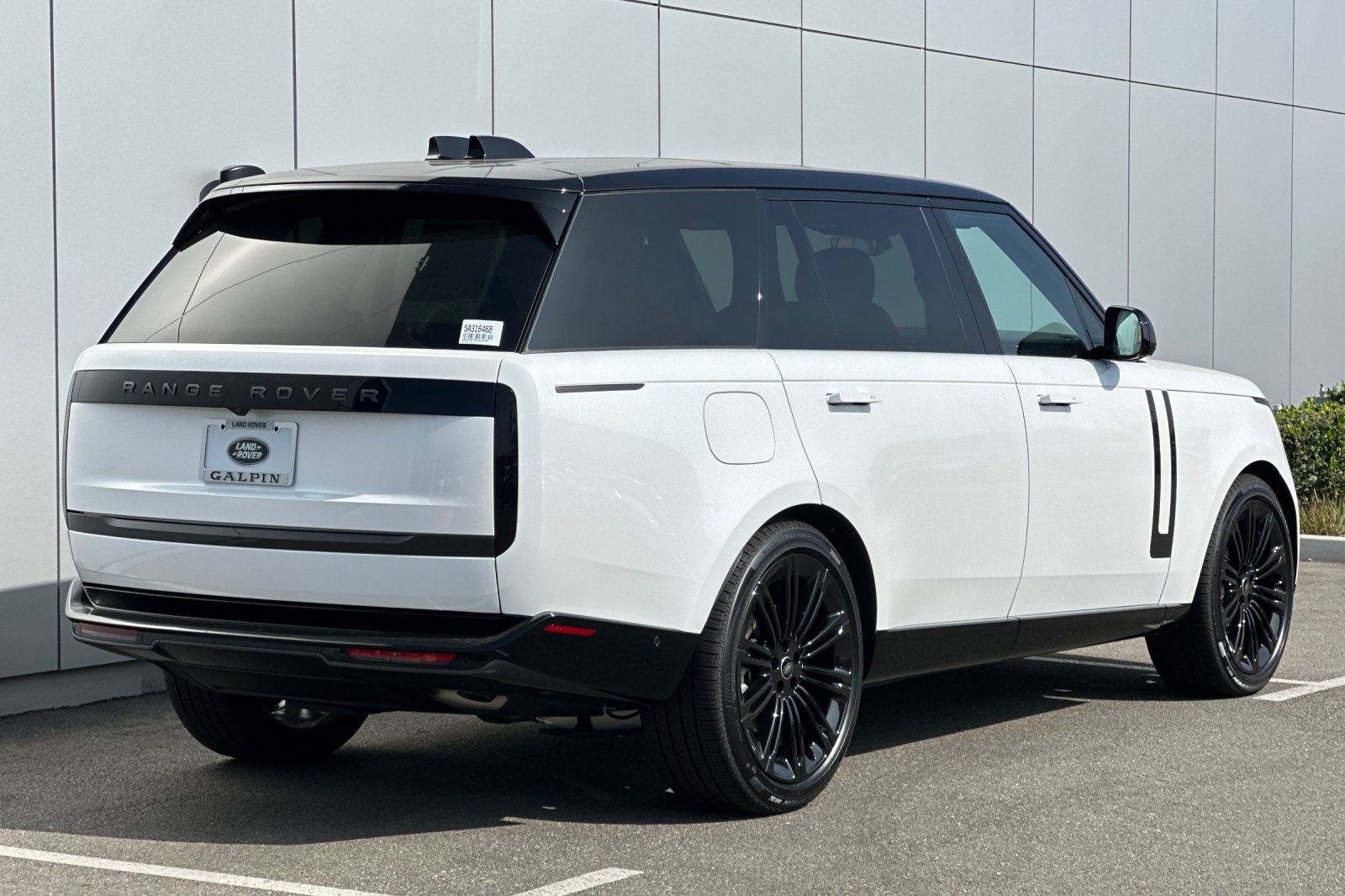 2025 Land Rover Range Rover SE photo 4