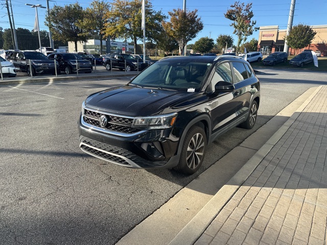 2023 Volkswagen Taos SE photo 2