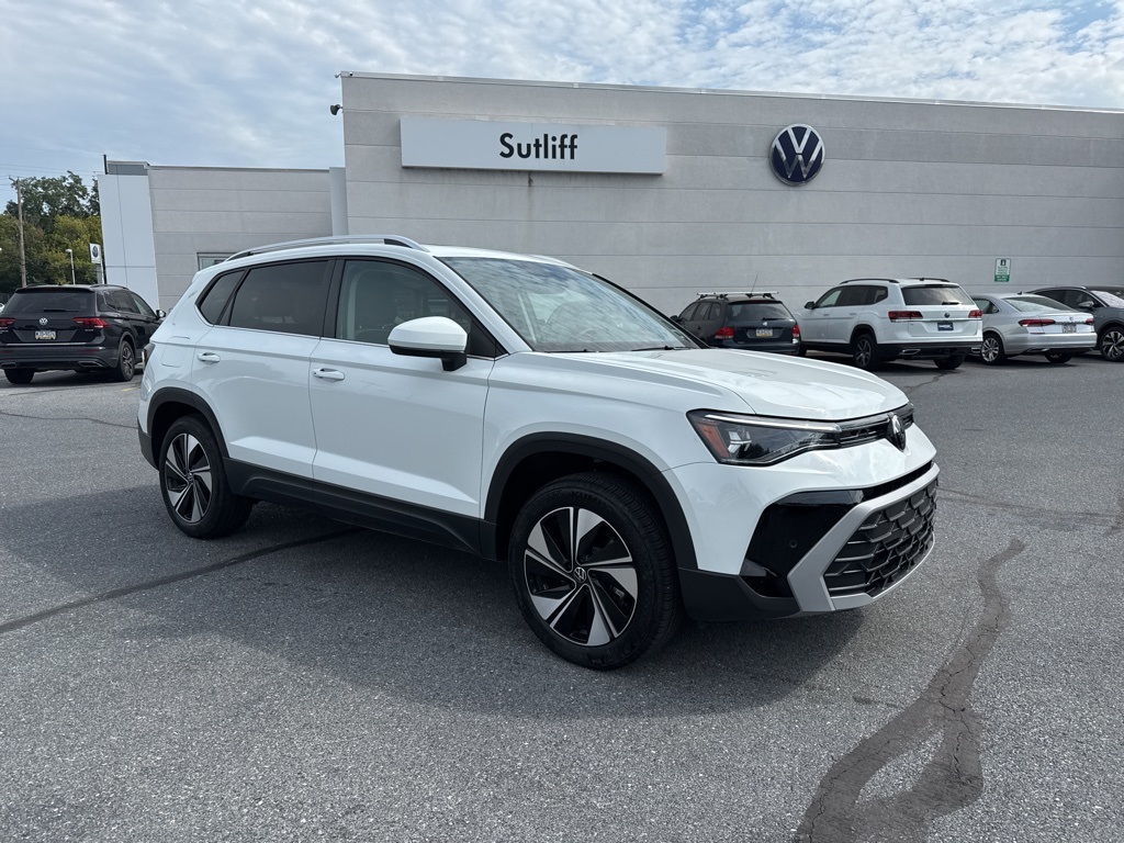 2025 Volkswagen Taos SE's photo