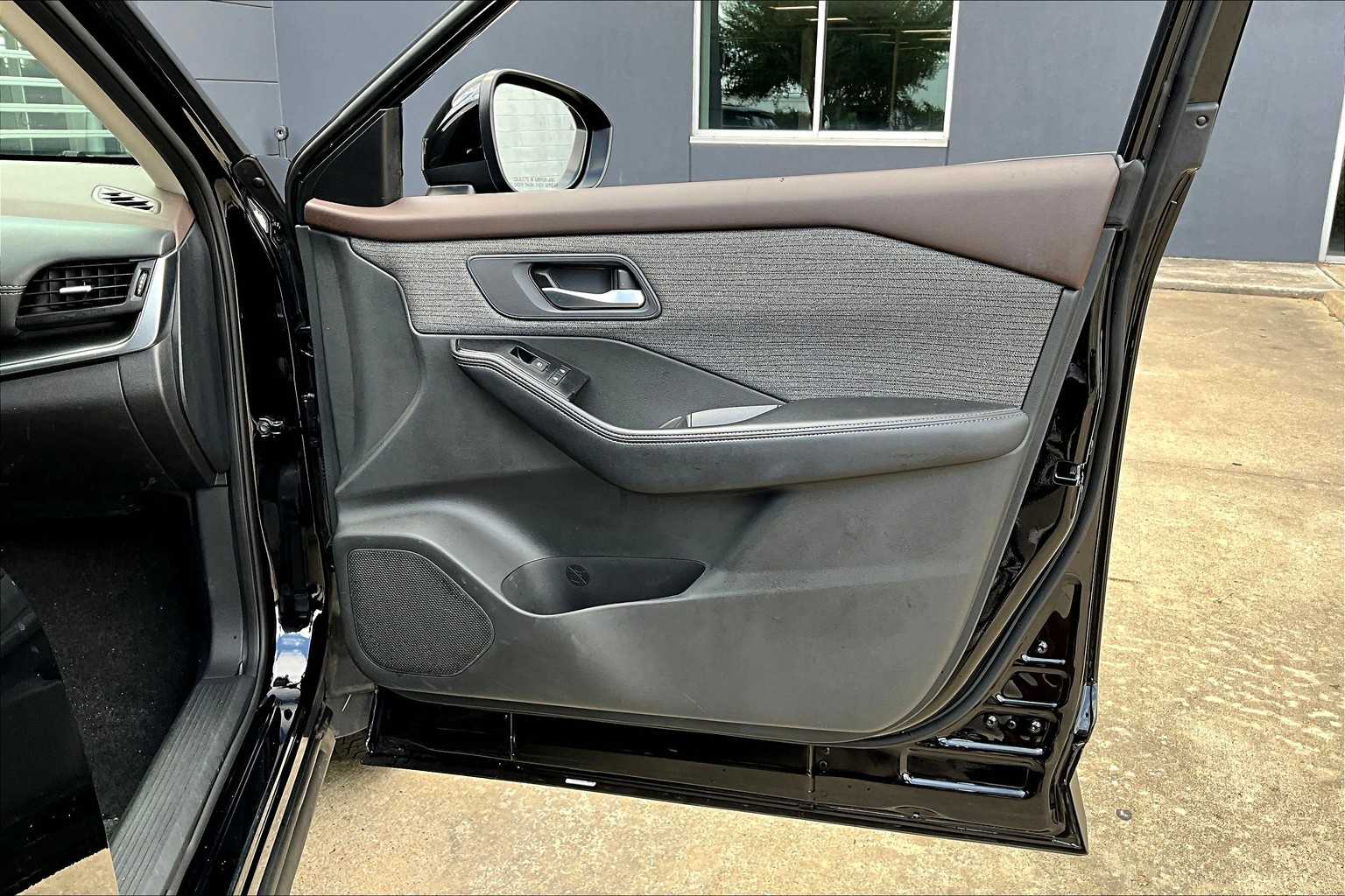 2023 Nissan Rogue SV photo 20