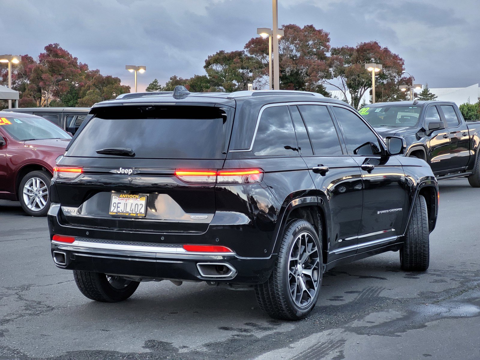 2022 Jeep Grand Cherokee Summit Reserve photo 2