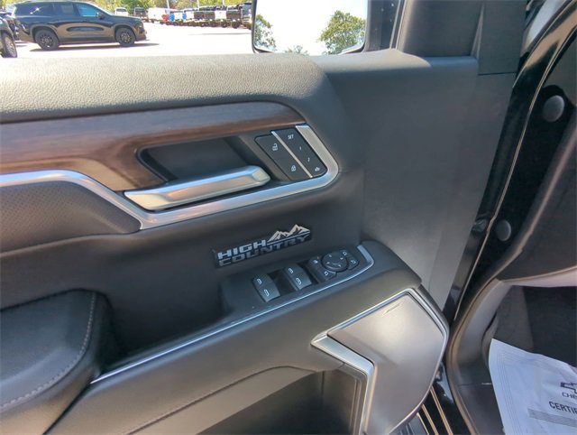 2022 Chevrolet Silverado 1500 High Country photo 9