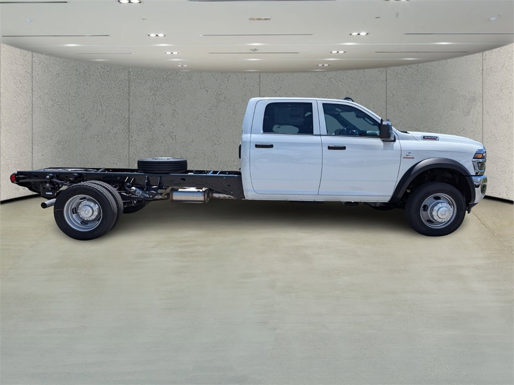 2025 Ram 5500 photo 3