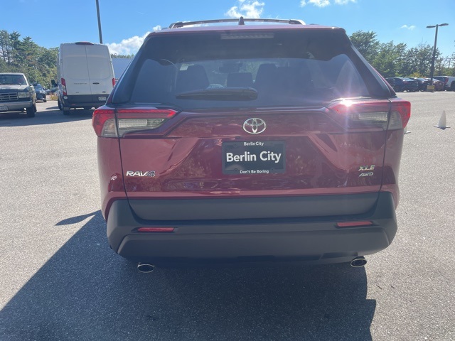 2025 Toyota RAV4 XLE photo 6