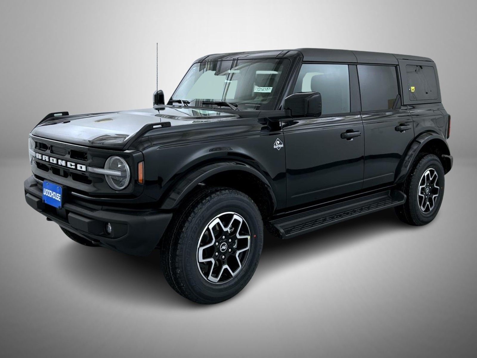 2025 Ford Bronco 4-Door Outer Banks's photo