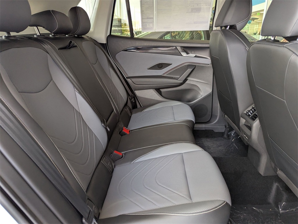 2025 Volkswagen Tiguan SE photo 17