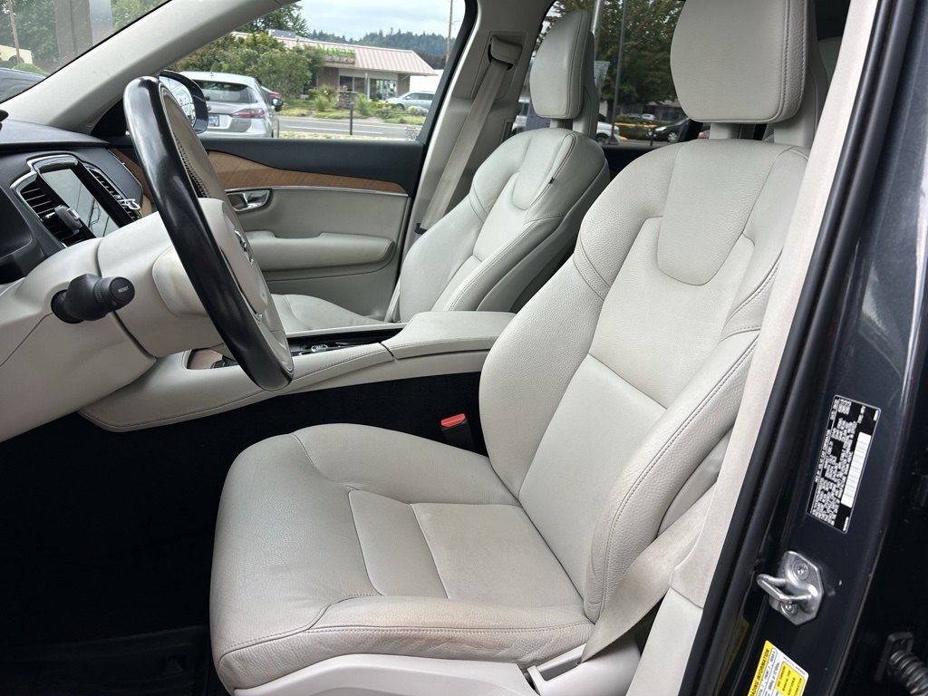 2021 Volvo XC90 T5 Momentum photo 18