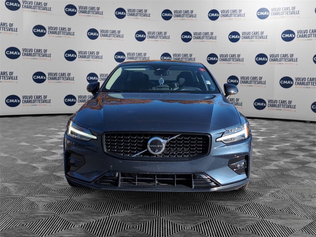 2025 Volvo S60 B5 Plus photo 3
