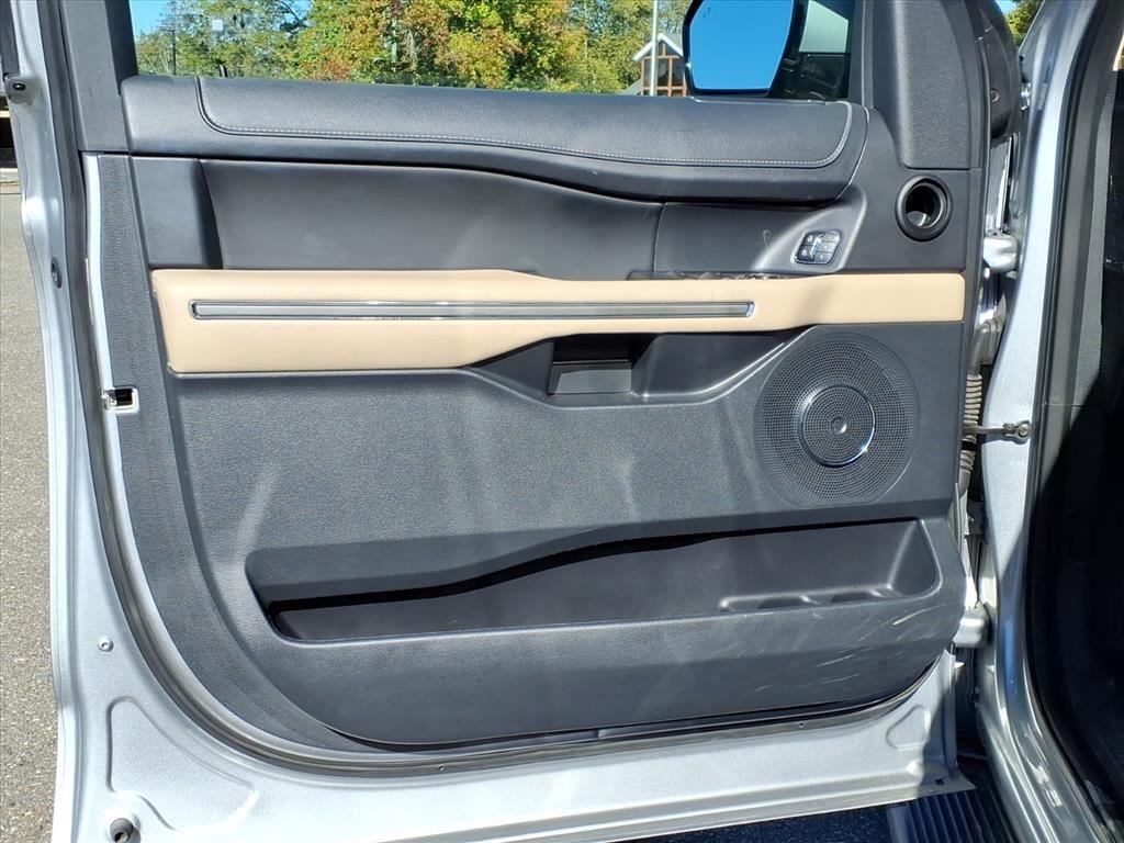 2024 Ford Expedition MAX XLT photo 3