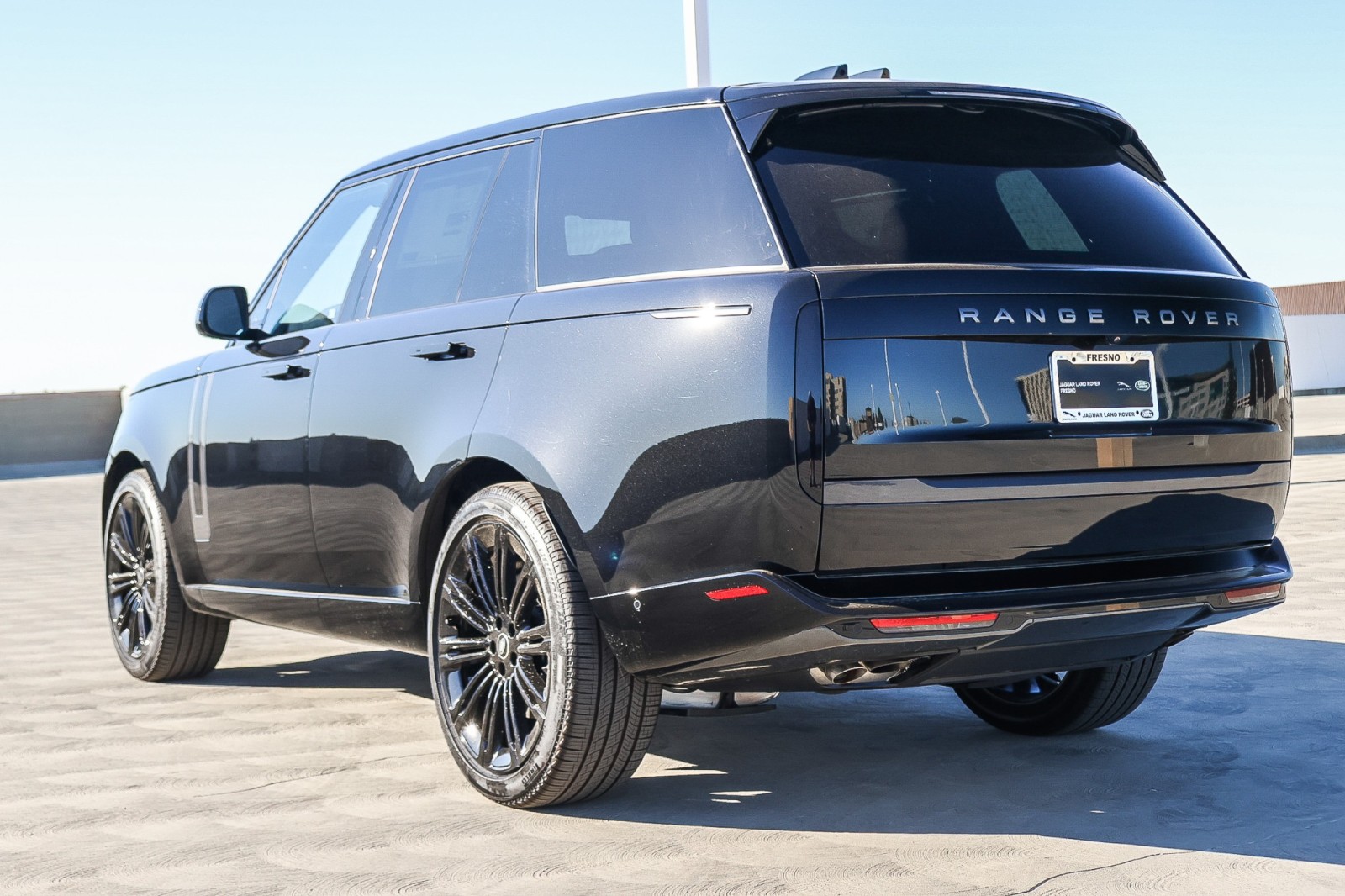 2025 Land Rover Range Rover SE photo 5