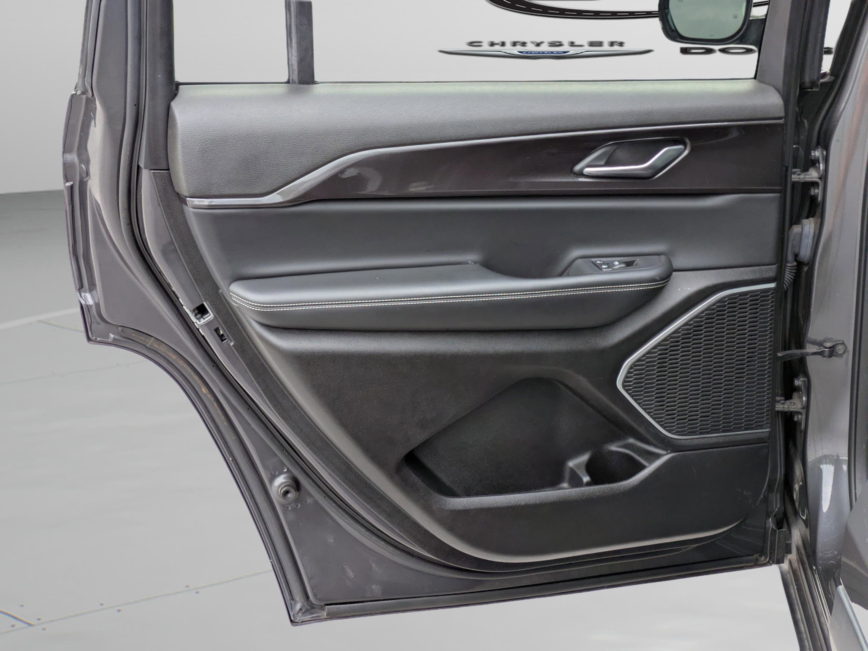 2022 Jeep Grand Cherokee Altitude photo 42